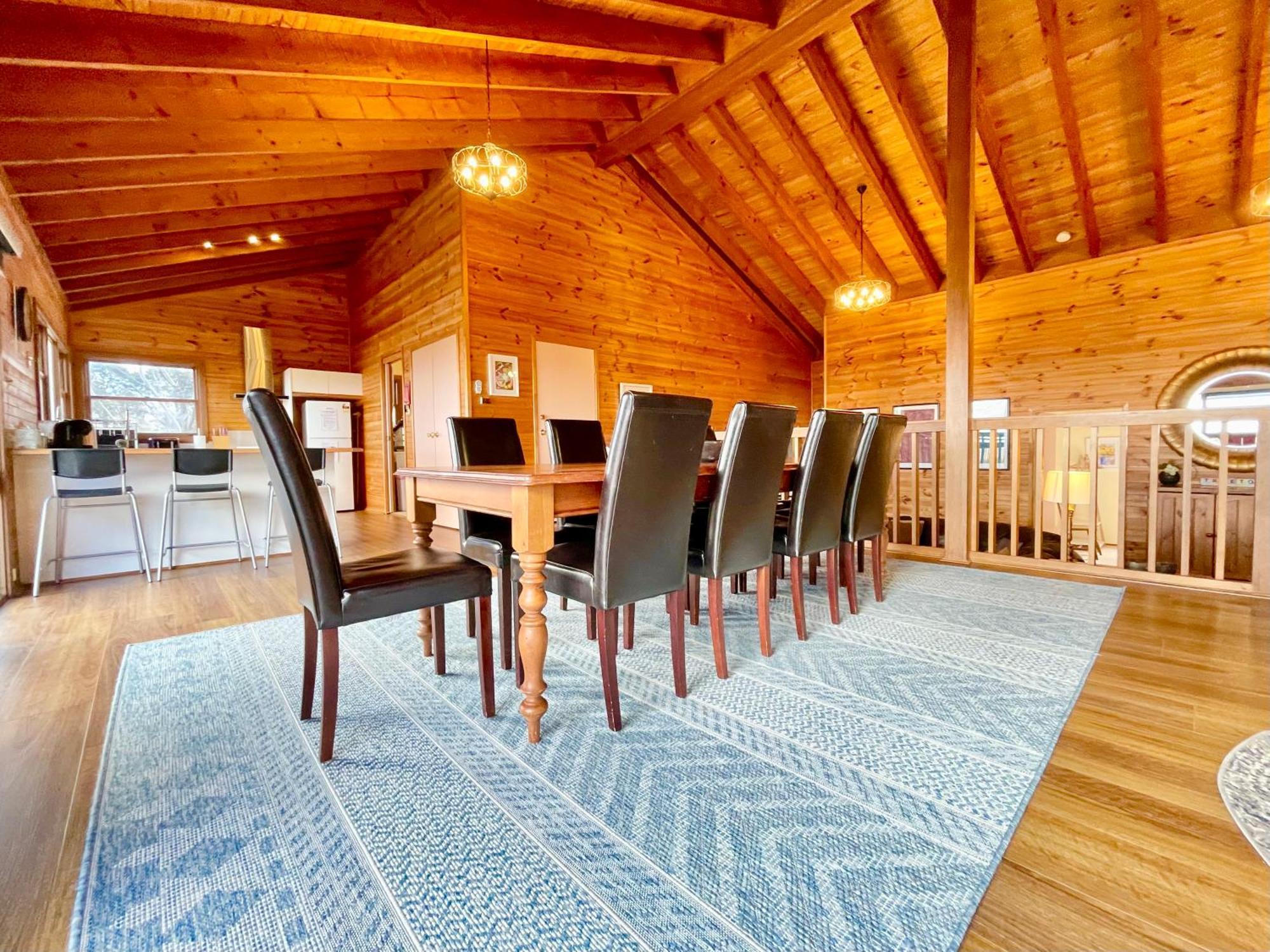 Treetops Retreat *